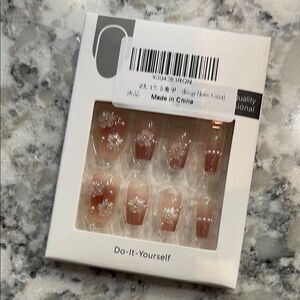 Source Unknown Floral Nail Set - Pink and White